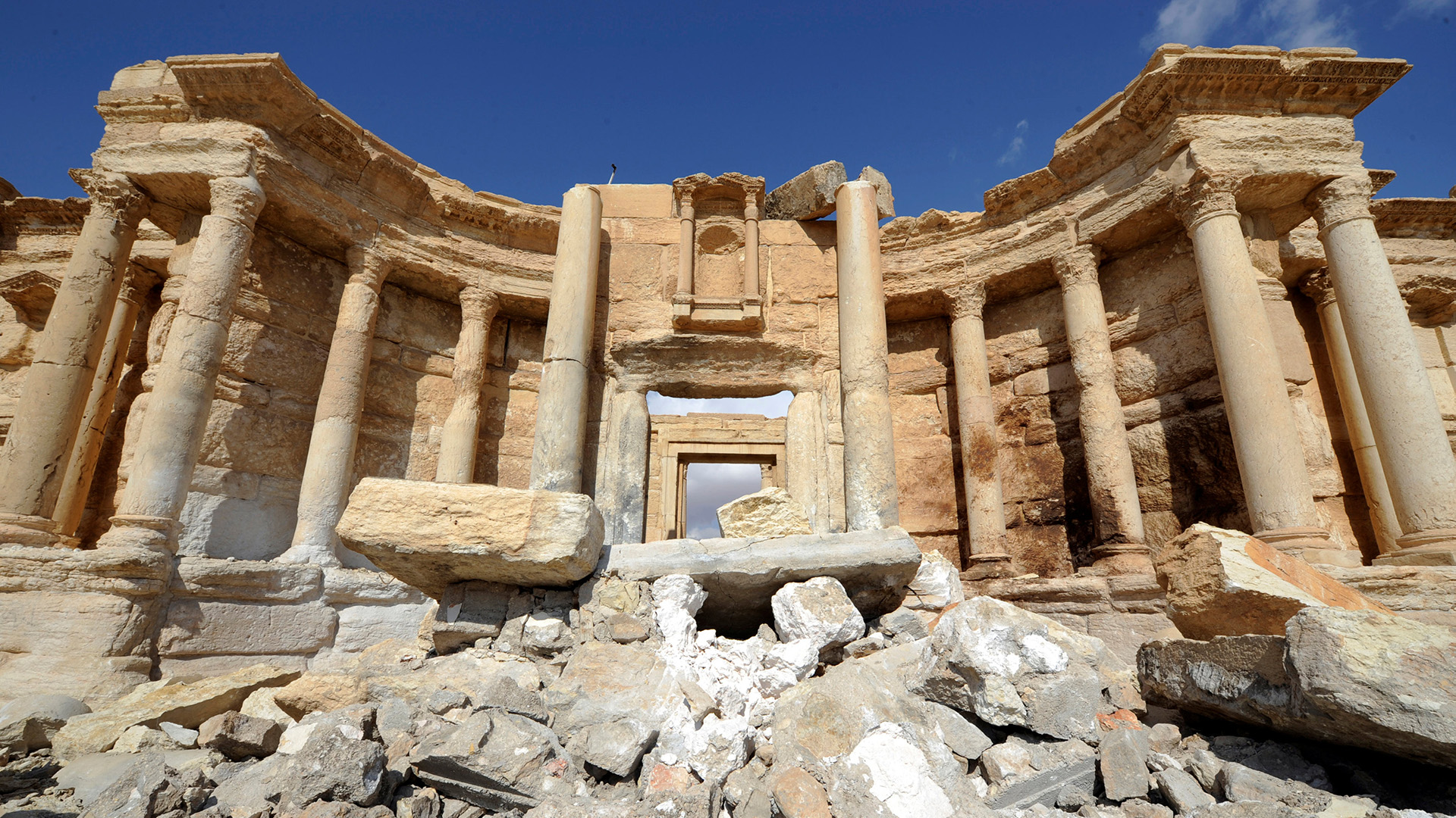 Rusia envía a más de 150 expertos a Siria para ayudar a desminar Palmira