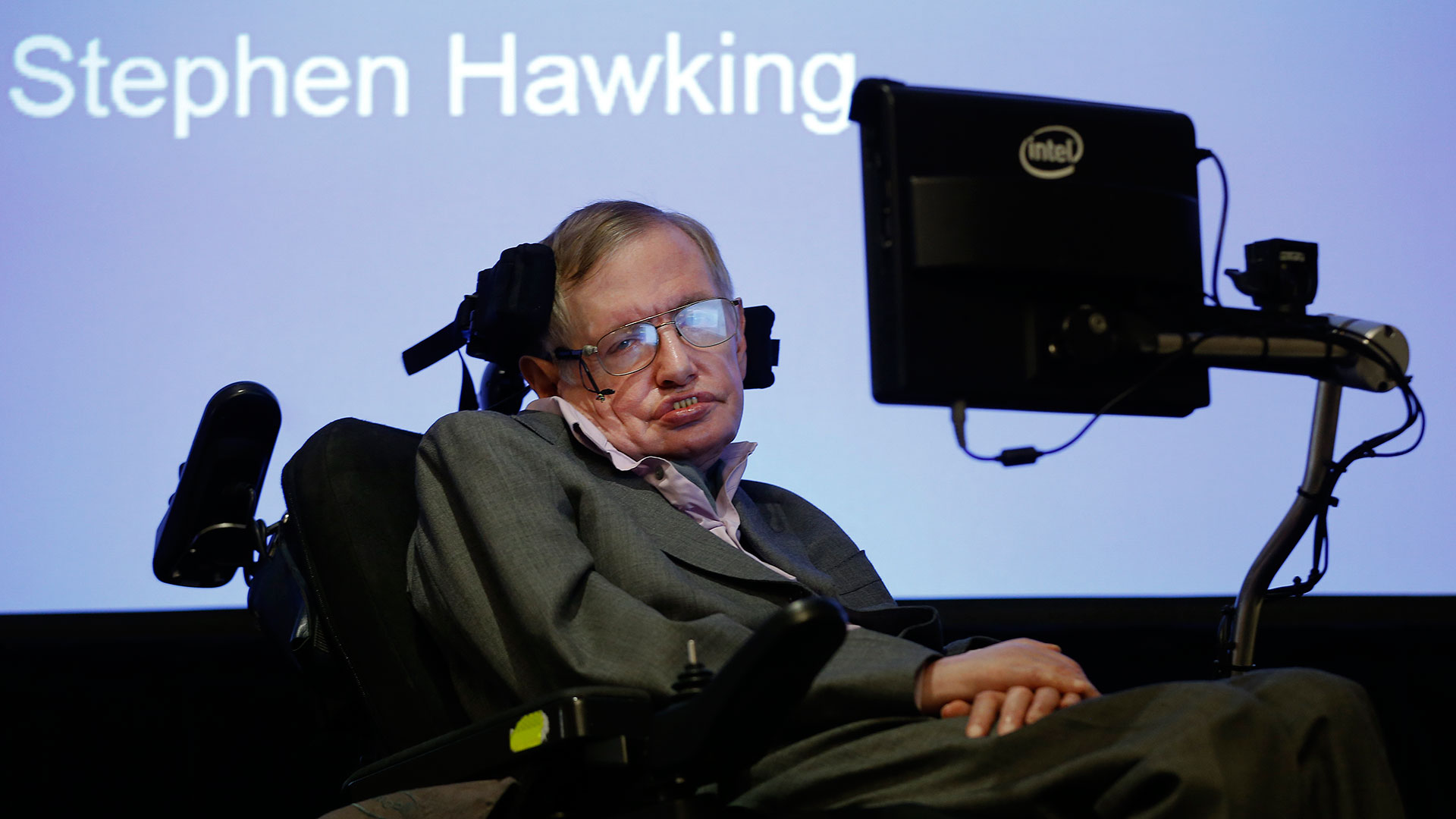 Stephen Hawking planea viajar al espacio con Virgin Galactic