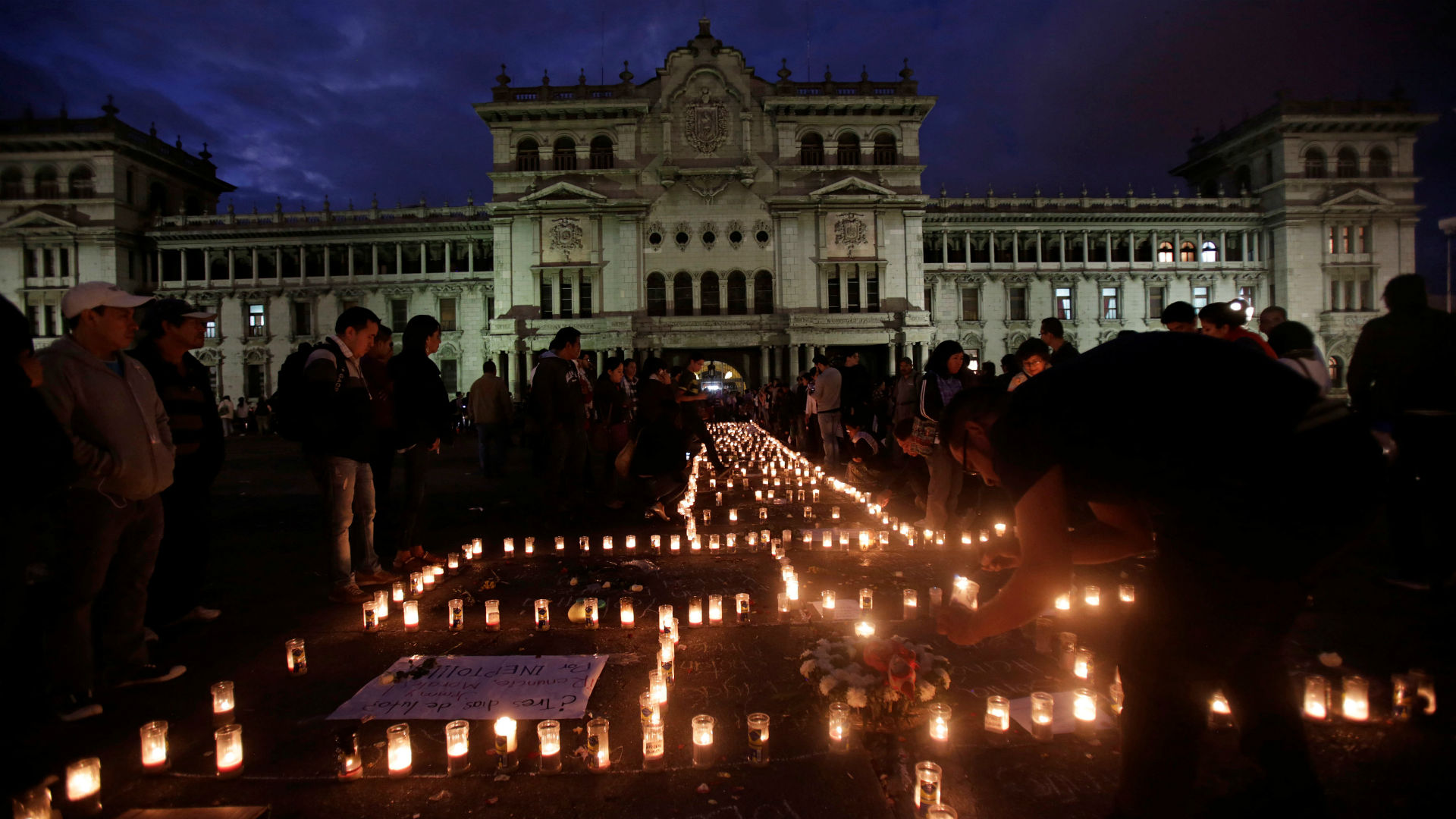 Guatemala exige la renuncia de su presidente por la muerte de 34 niñas en un incendio 