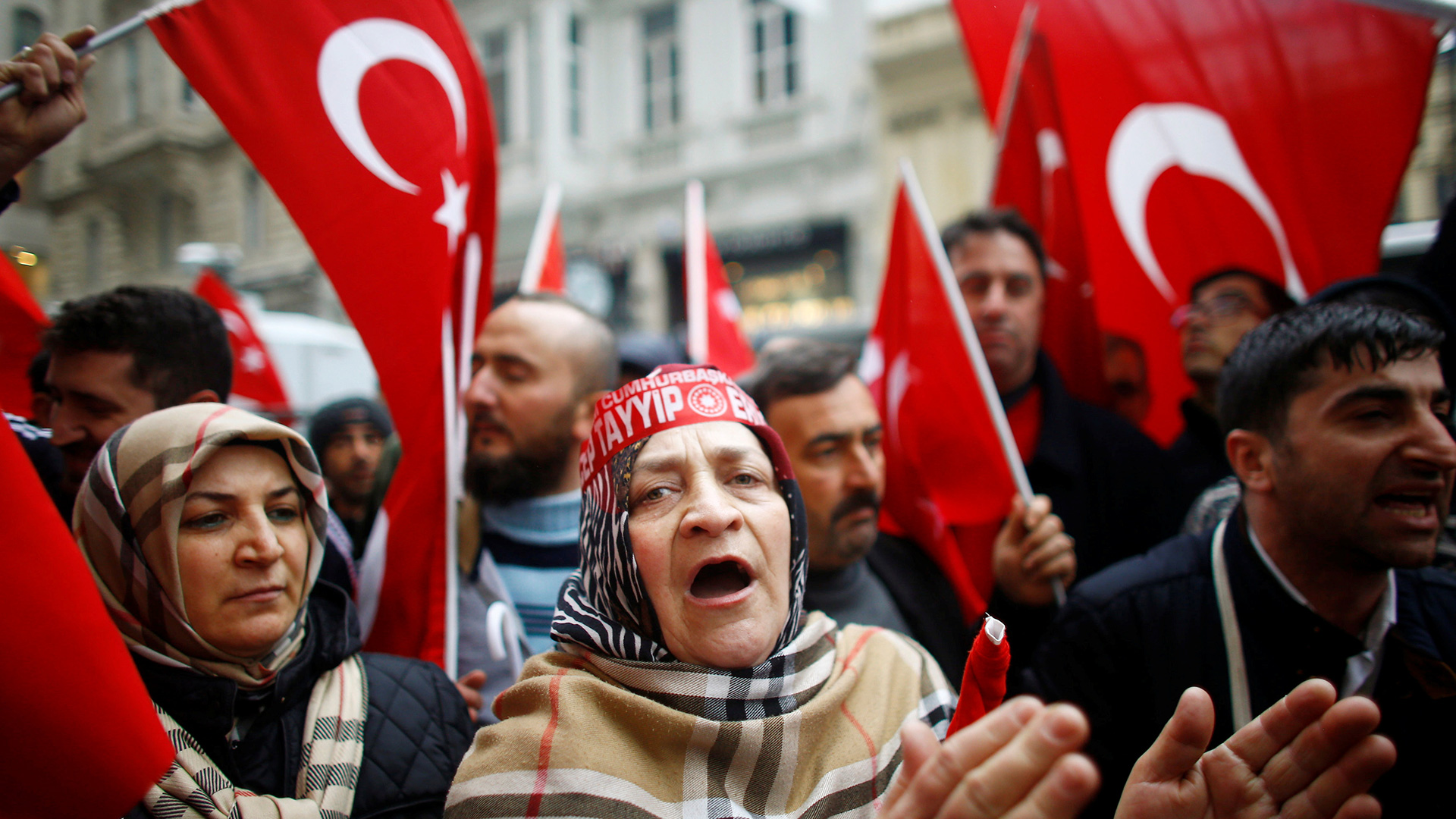 Turquía rechaza el regreso del embajador holandés agravando la crisis diplomática