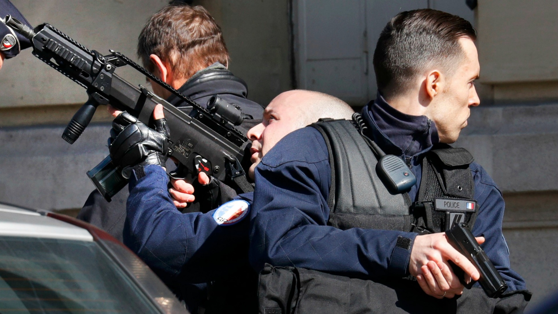 Una persona herida por una carta bomba en la sede del FMI en París