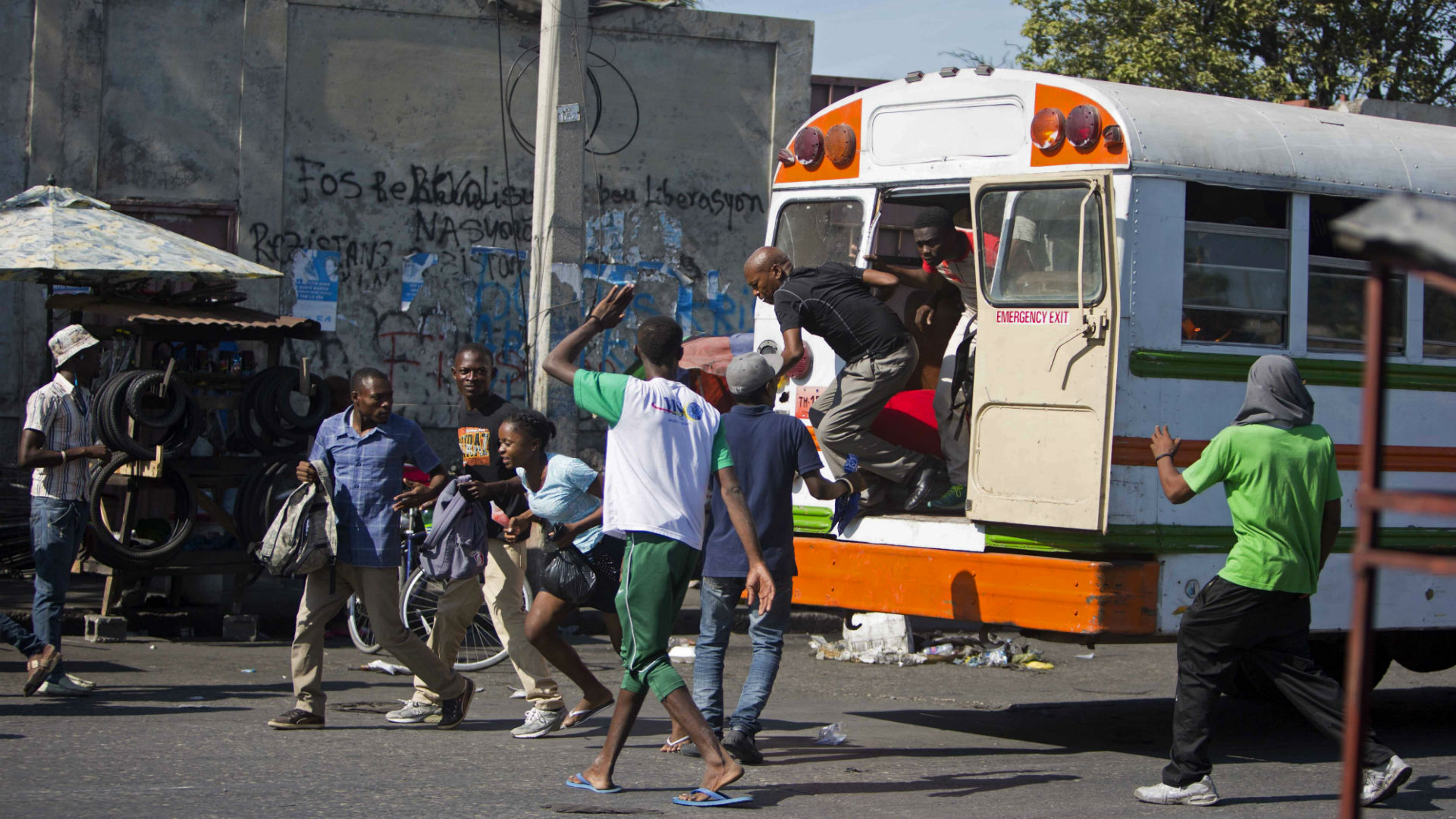 Un autobús a la fuga mata a 34 transeúntes y deja 15 heridos graves en Haití