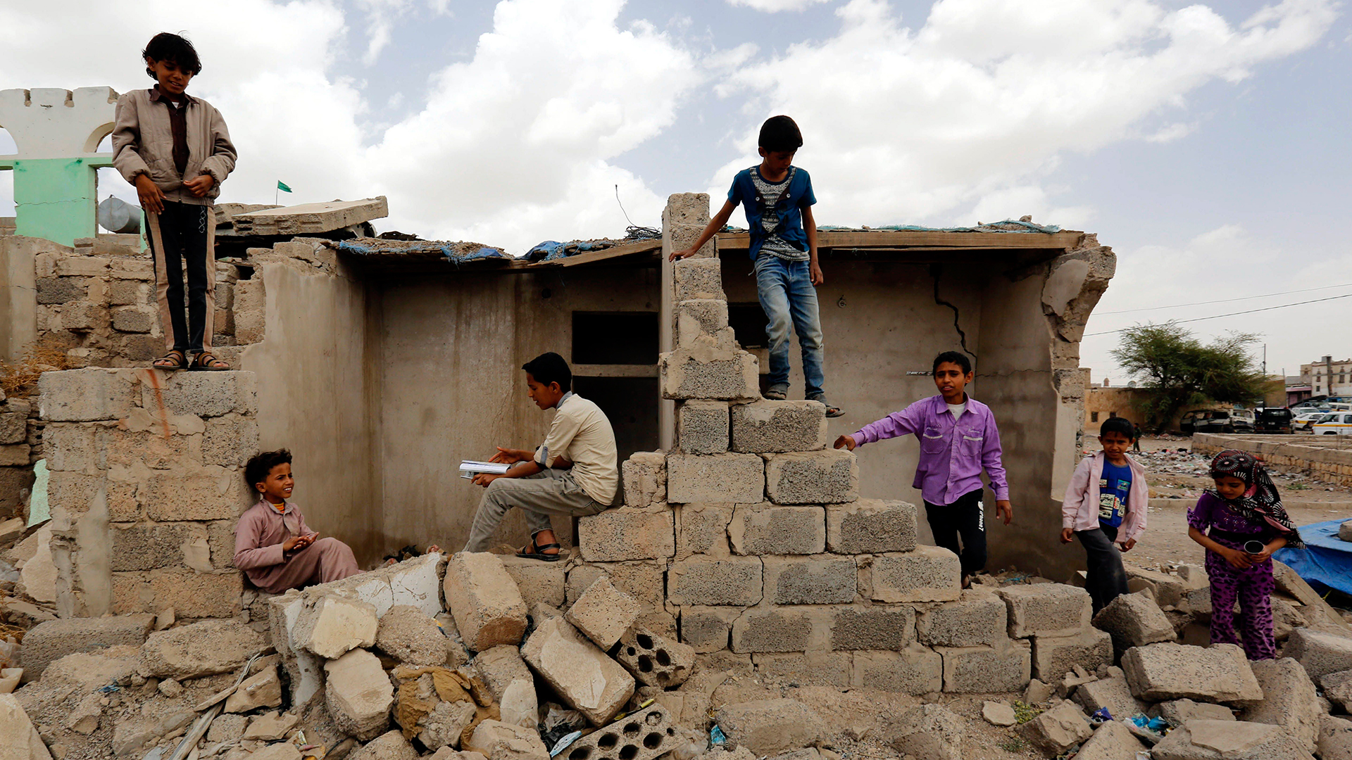 Un bombardeo de la coalición árabe en Yemen deja ocho niños muertos