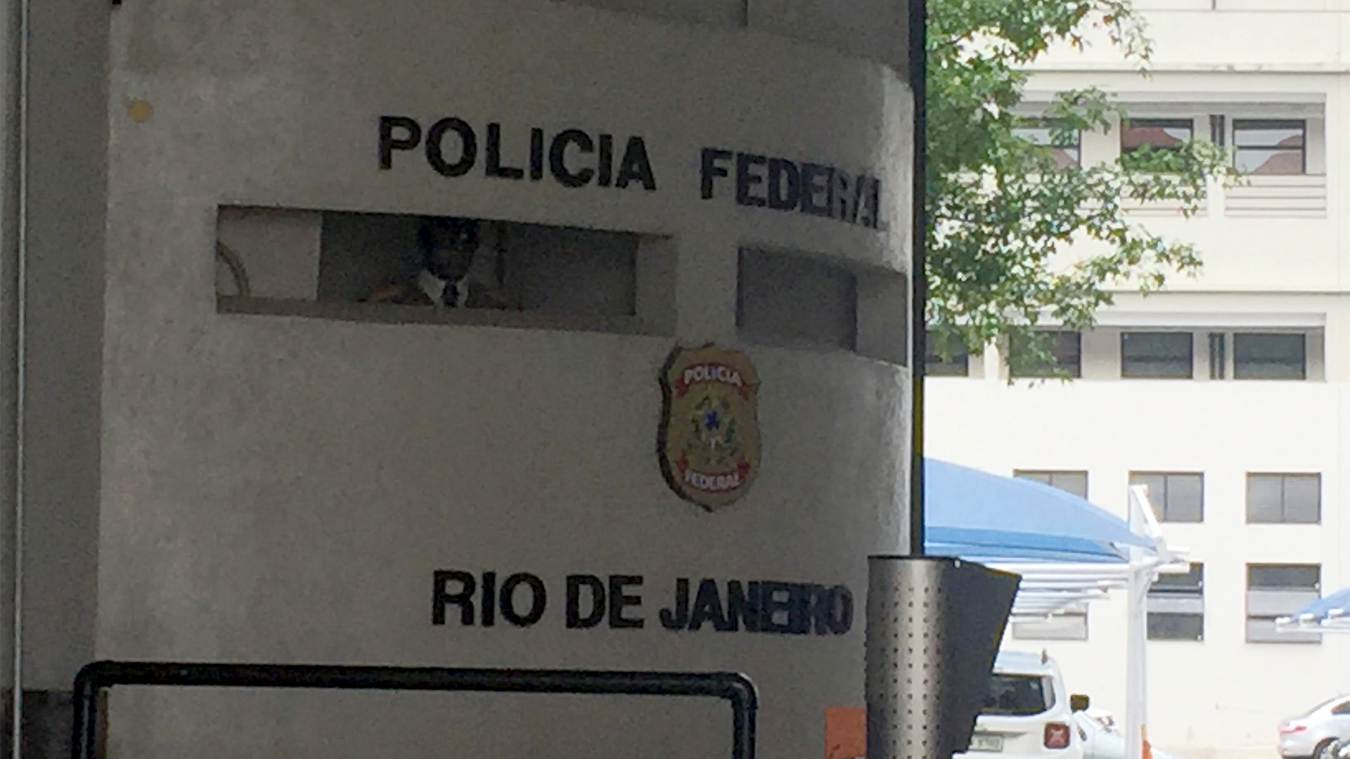 Un poli de plástico para la policía de Río 1