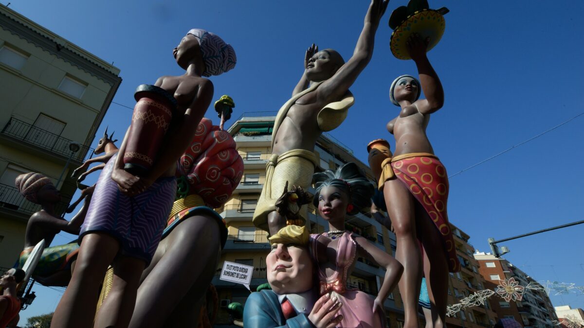 Valencia celebra su día grande de las Fallas antes de la Nit del Foc