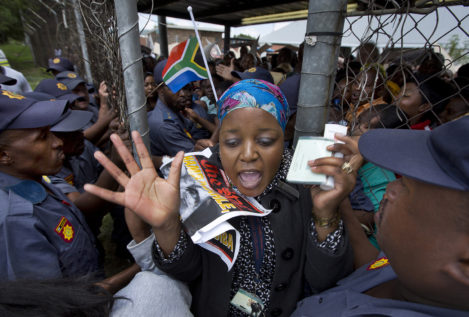 Varias mujeres sudafricanas denuncian violaciones en grupo en el transporte público