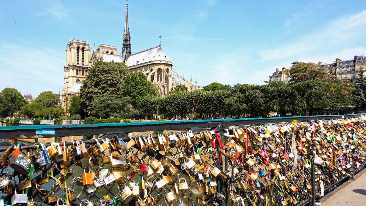 A subasta los famosos «candados del amor» de París