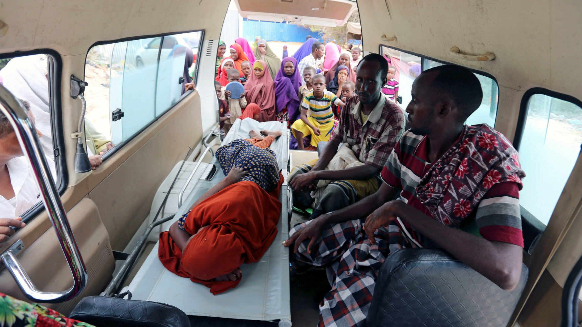 Al menos 17 muertos en un atentado contra un minibús en Somalia