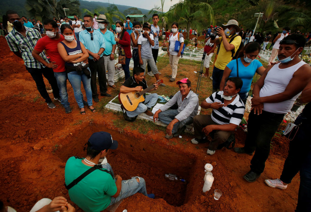 Aumentan a 273 los muertos por avalancha en Colombia y decretan emergencia 1