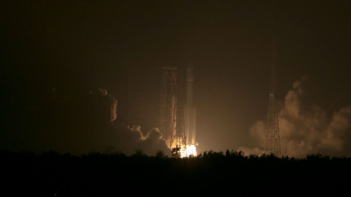 China lanza su primera nave espacial de carga no tripulada