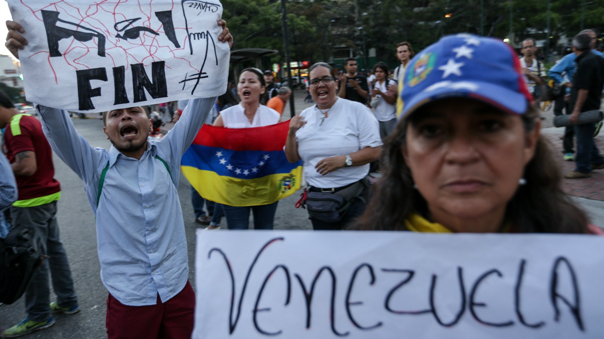 Maduro da marcha atrás y pide al Supremo revisar la sentencia sobre el Parlamento