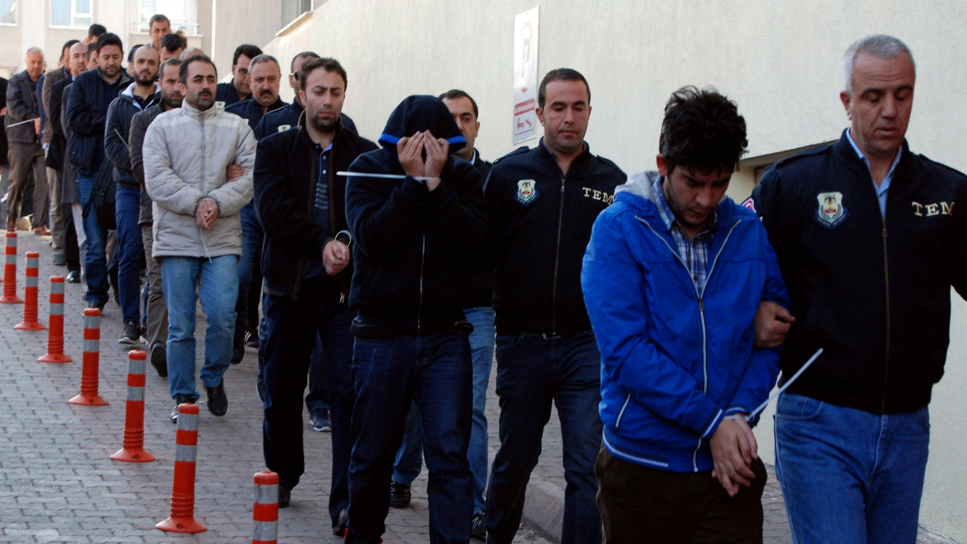 Detenidos en Turquía más de mil presuntos partidarios del predicador Gülen