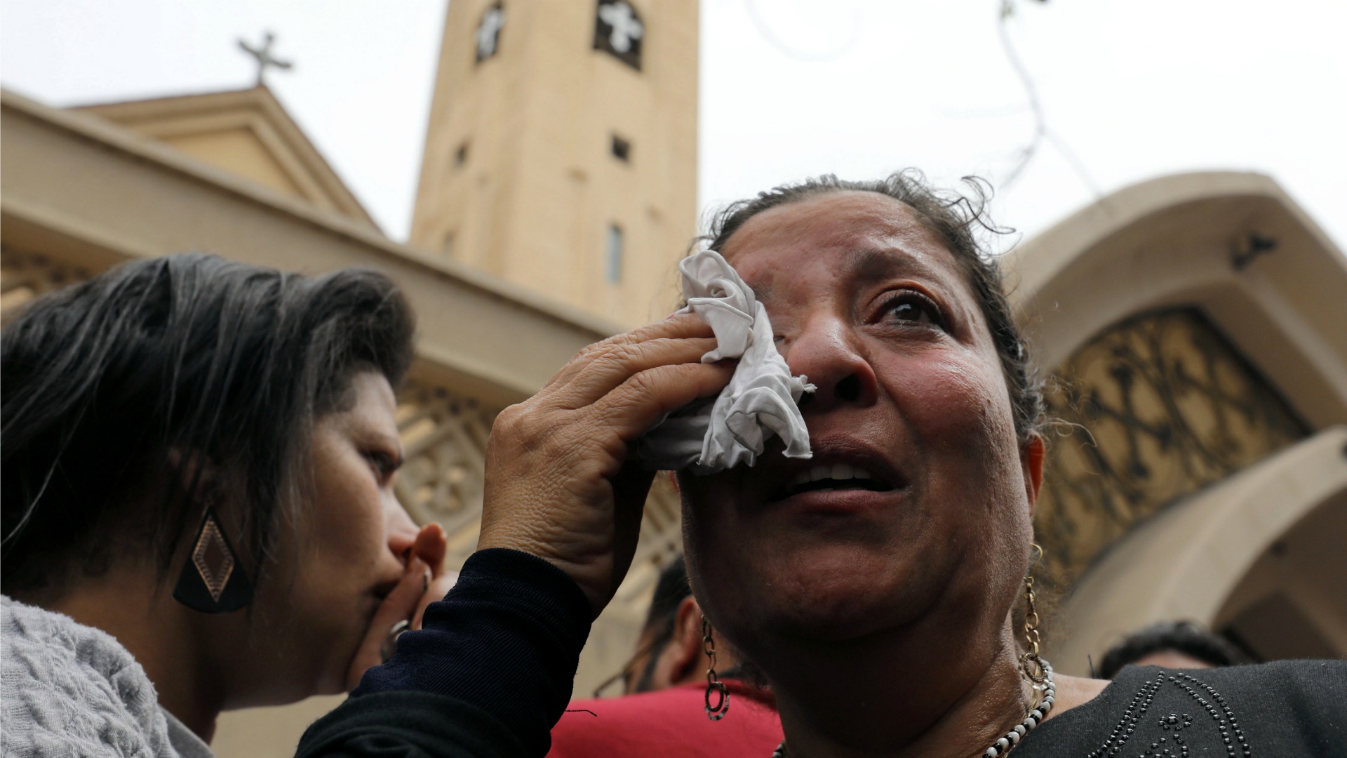 Dos ataques en sendas iglesias coptas en Egipto dejan al menos 44 muertos