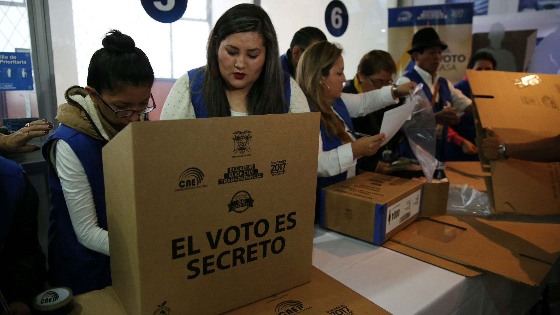 Ecuador vota en una segunda vuelta electoral clave para la izquierda latinoamericana