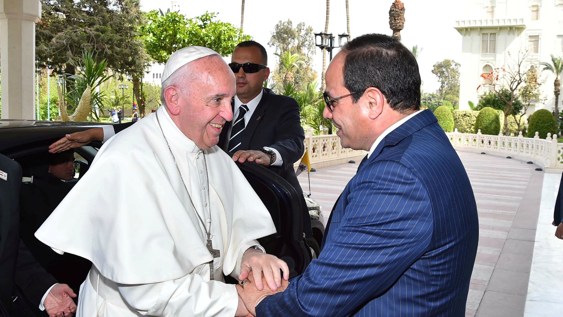 El papa lanza un mensaje de reconciliación entre las religiones en Egipto