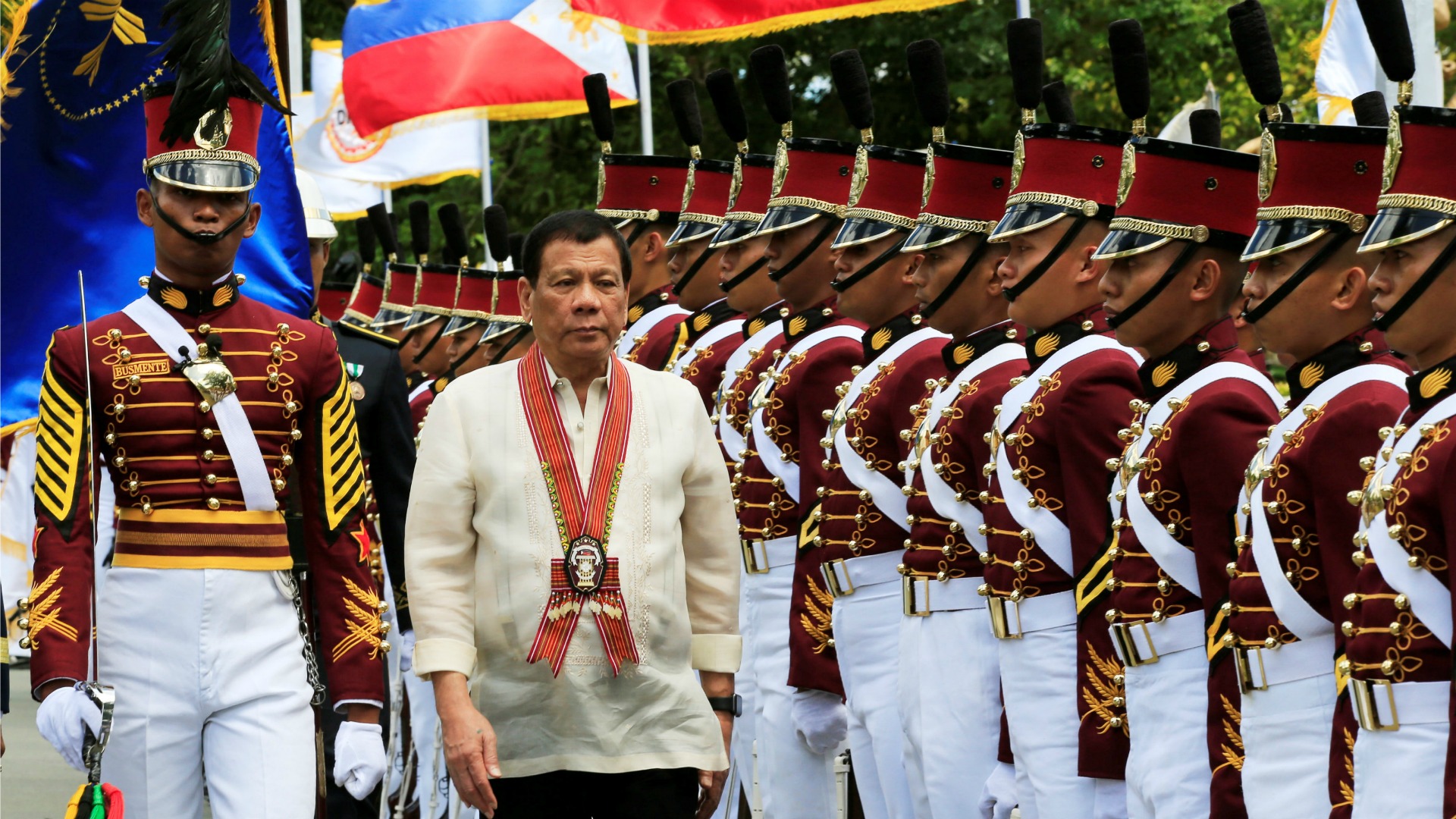Duterte apuesta por armar a civiles para combatir a yihadistas en Filipinas