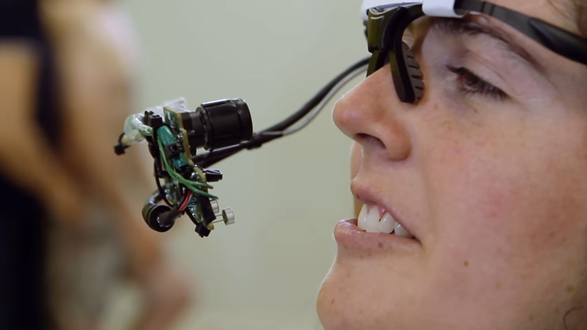 EyeSpeak, las gafas diseñadas para astronautas que dan voz a personas con discapacidad