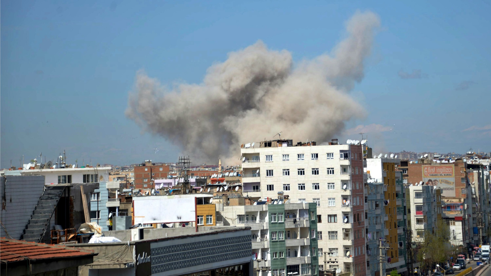 Fuerte explosión cerca de un cuartel de la ciudad turca de Diyarbakir