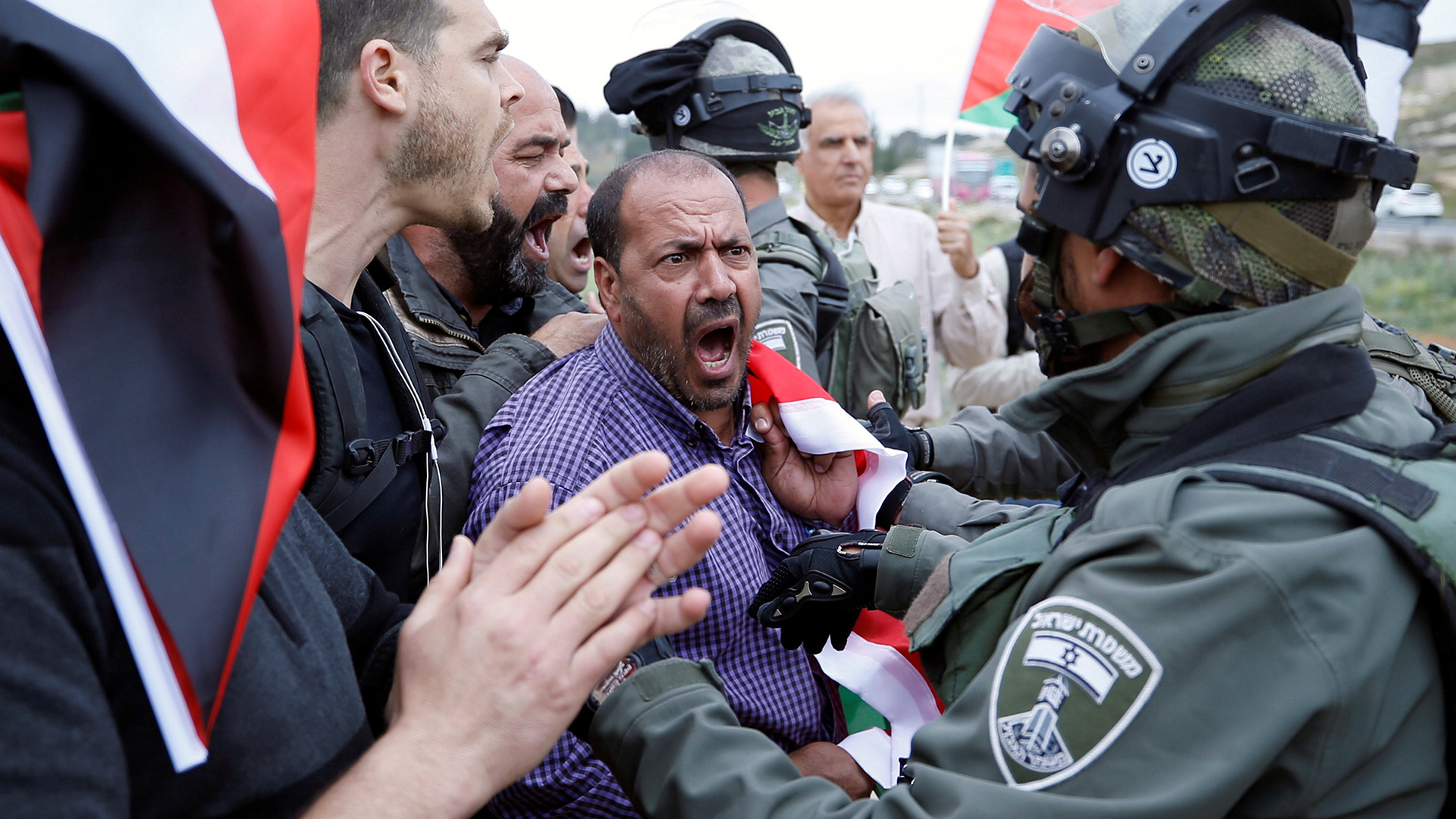 Israel prohíbe las visitas a los detenidos palestinos en huelga de hambre