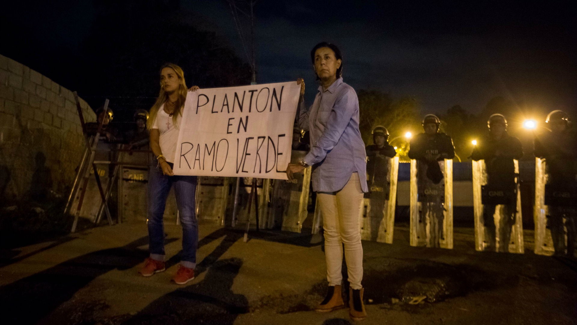 Lilian Tintori inicia una vigilia para denunciar el aislamiento de su marido preso, Leopoldo López