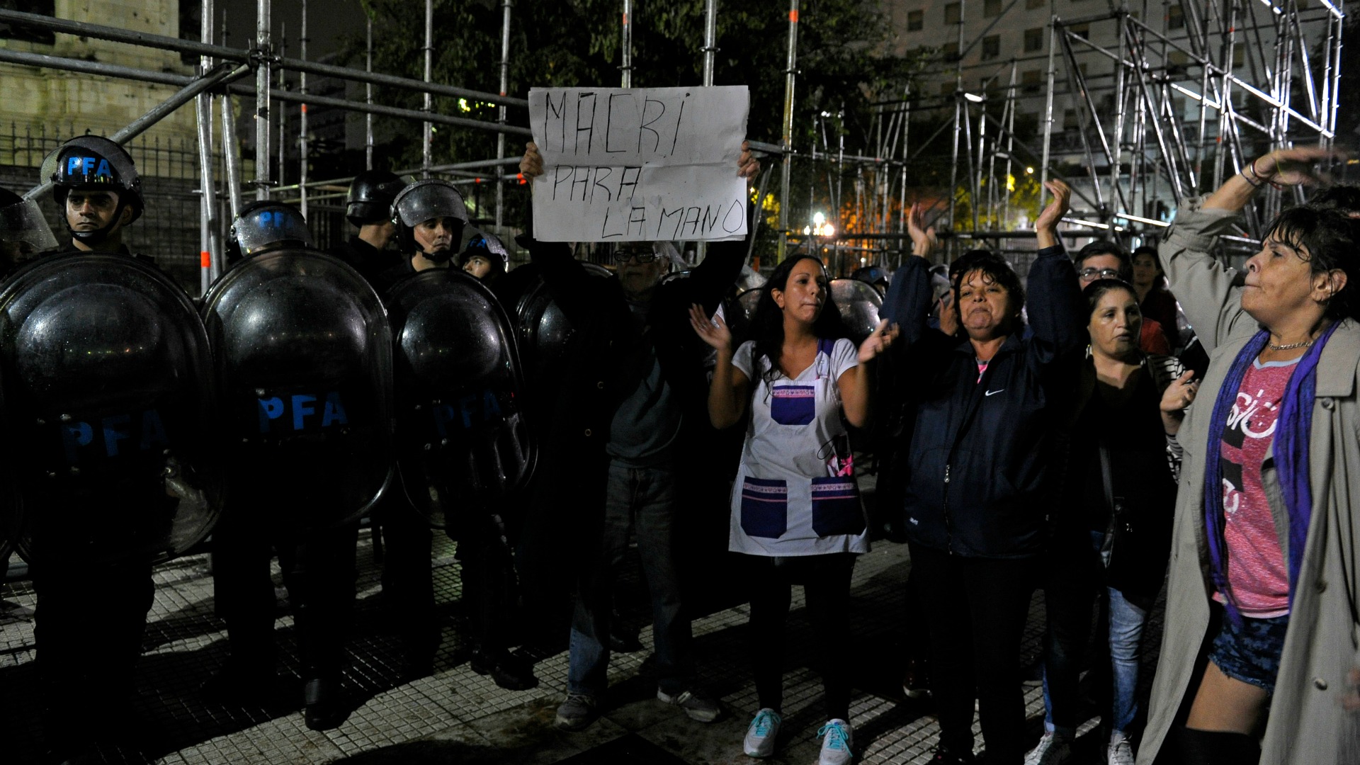La policía reprime una manifestación de profesores en Argentina