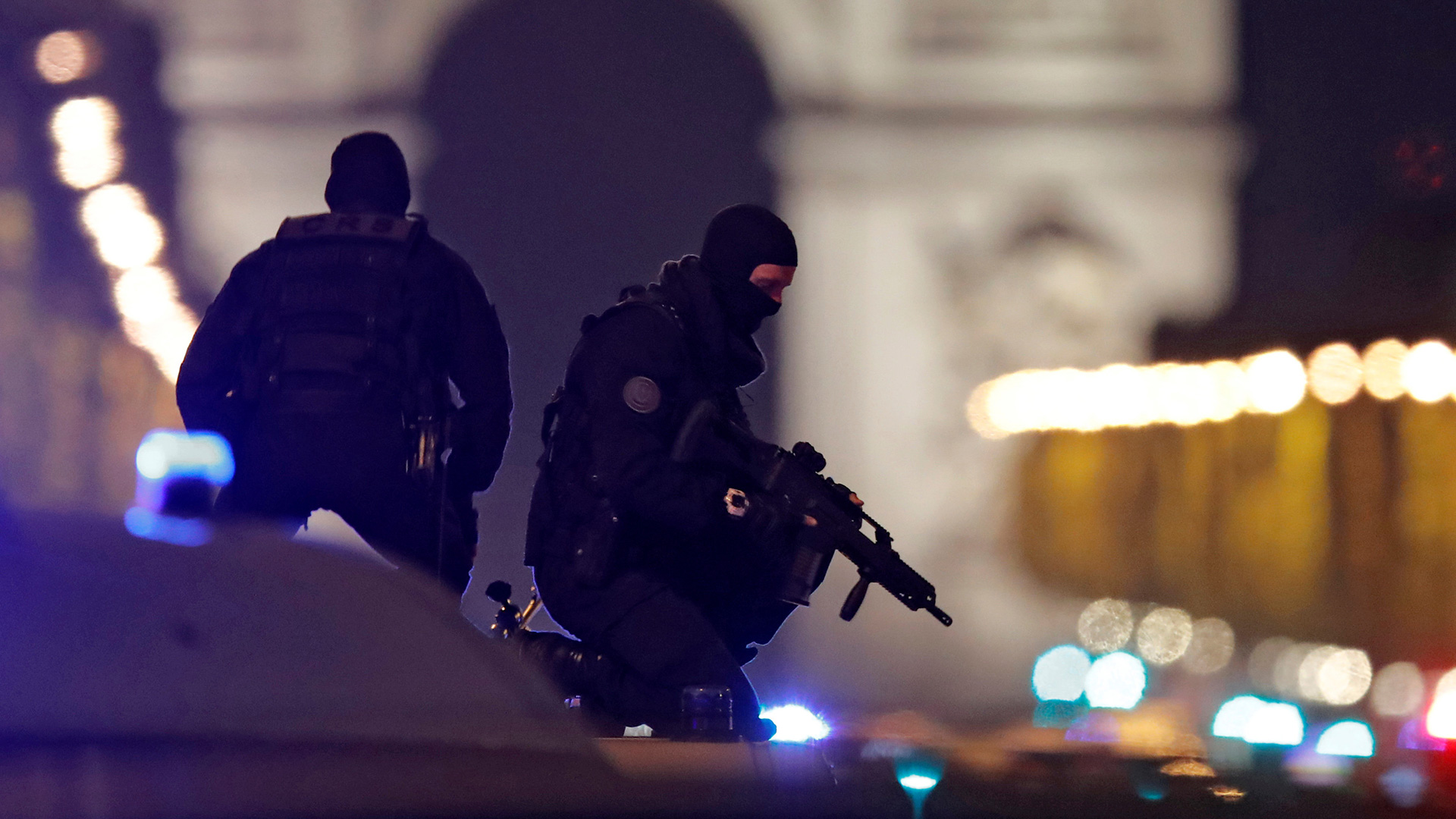 La prisa del Estado Islámico en reivindicar el tiroteo de París levanta las sospechas