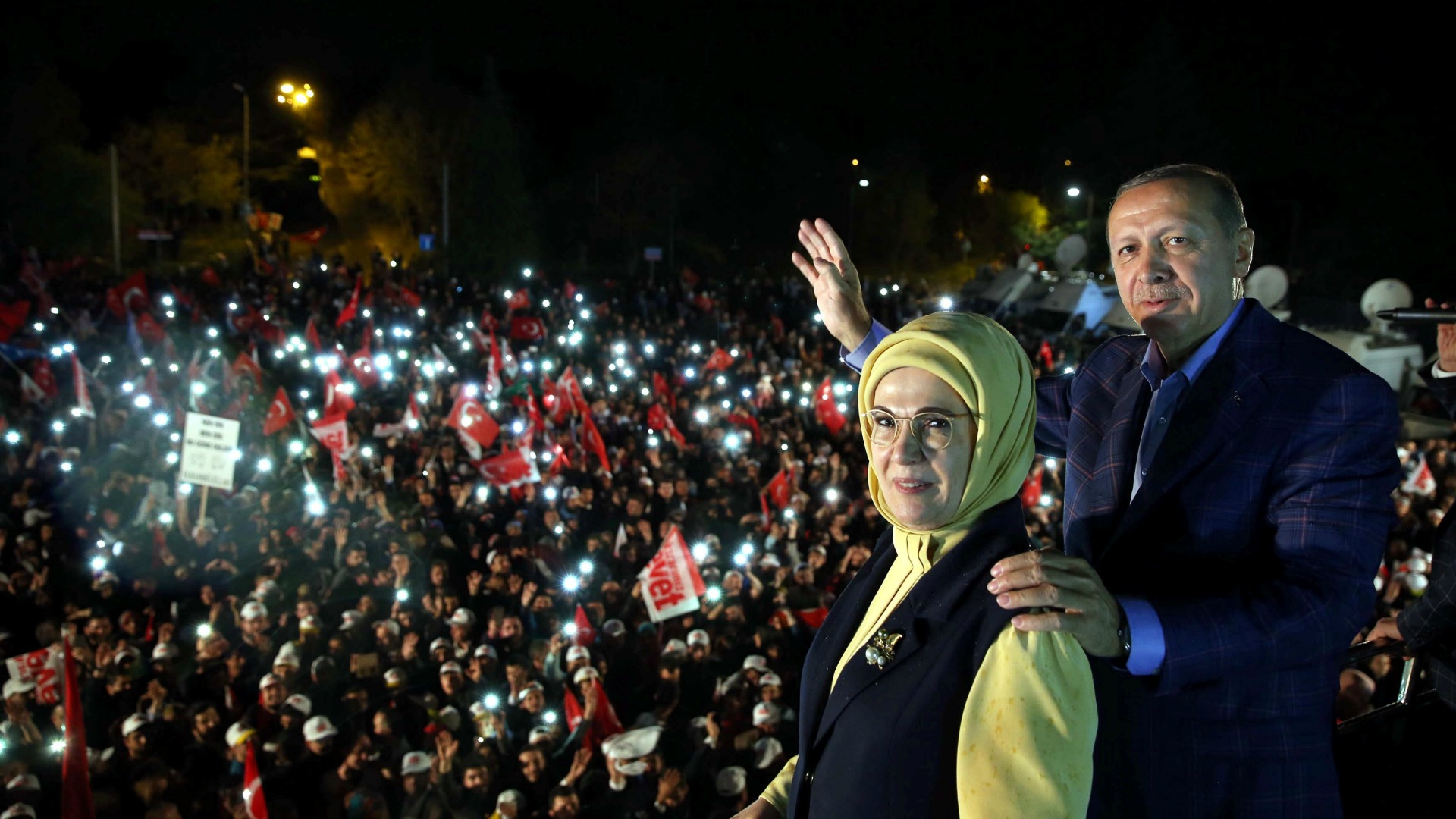 La UE insta a Turquía a buscar un "consenso nacional" tras el referéndum