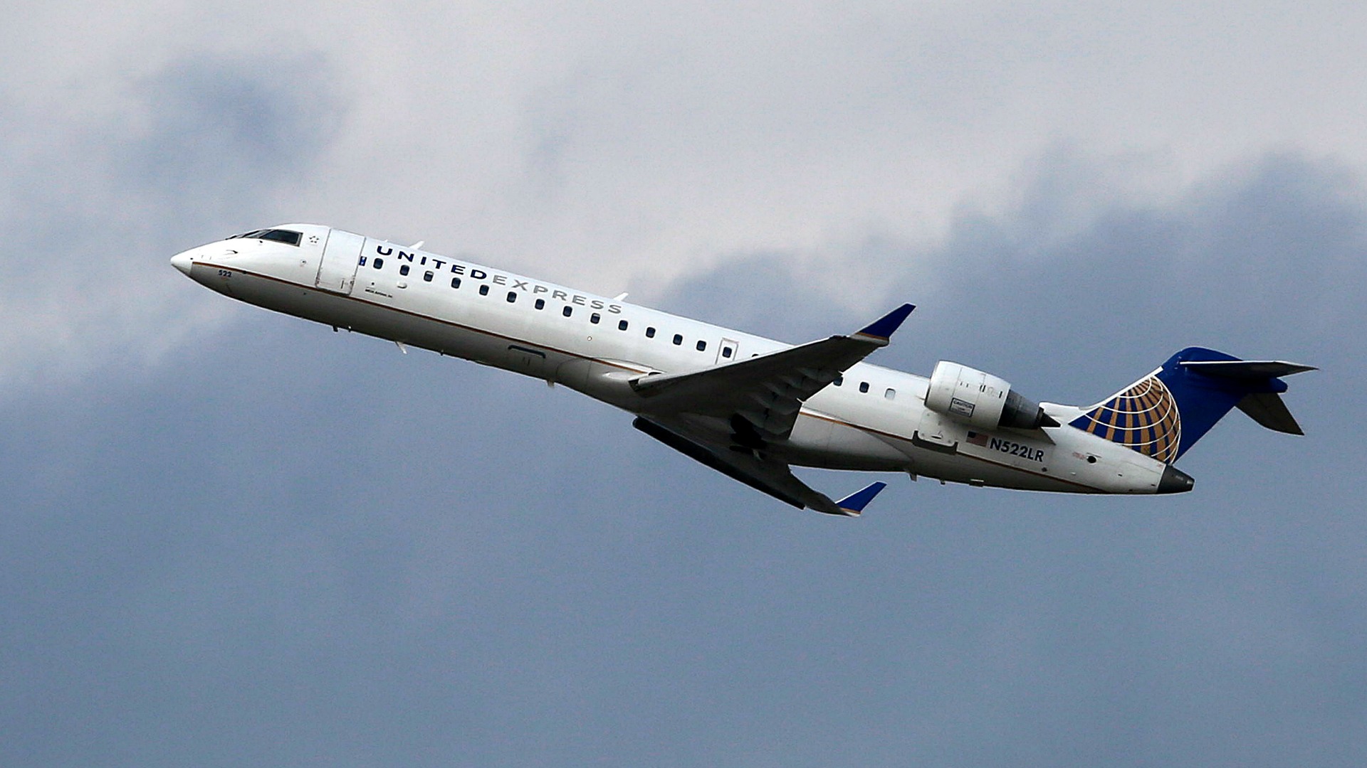 Las acciones de United Airlines caen tras expulsar de manera violenta a un pasajero