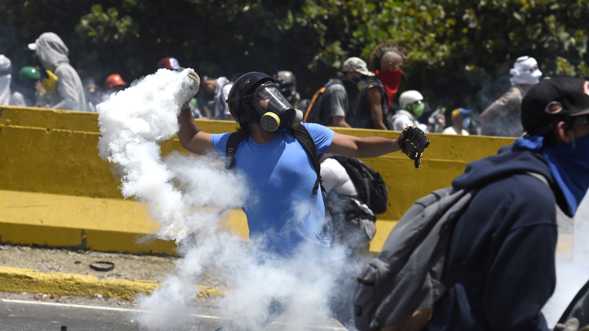 Muere un venezolano por el impacto directo de una bomba lacrimógena