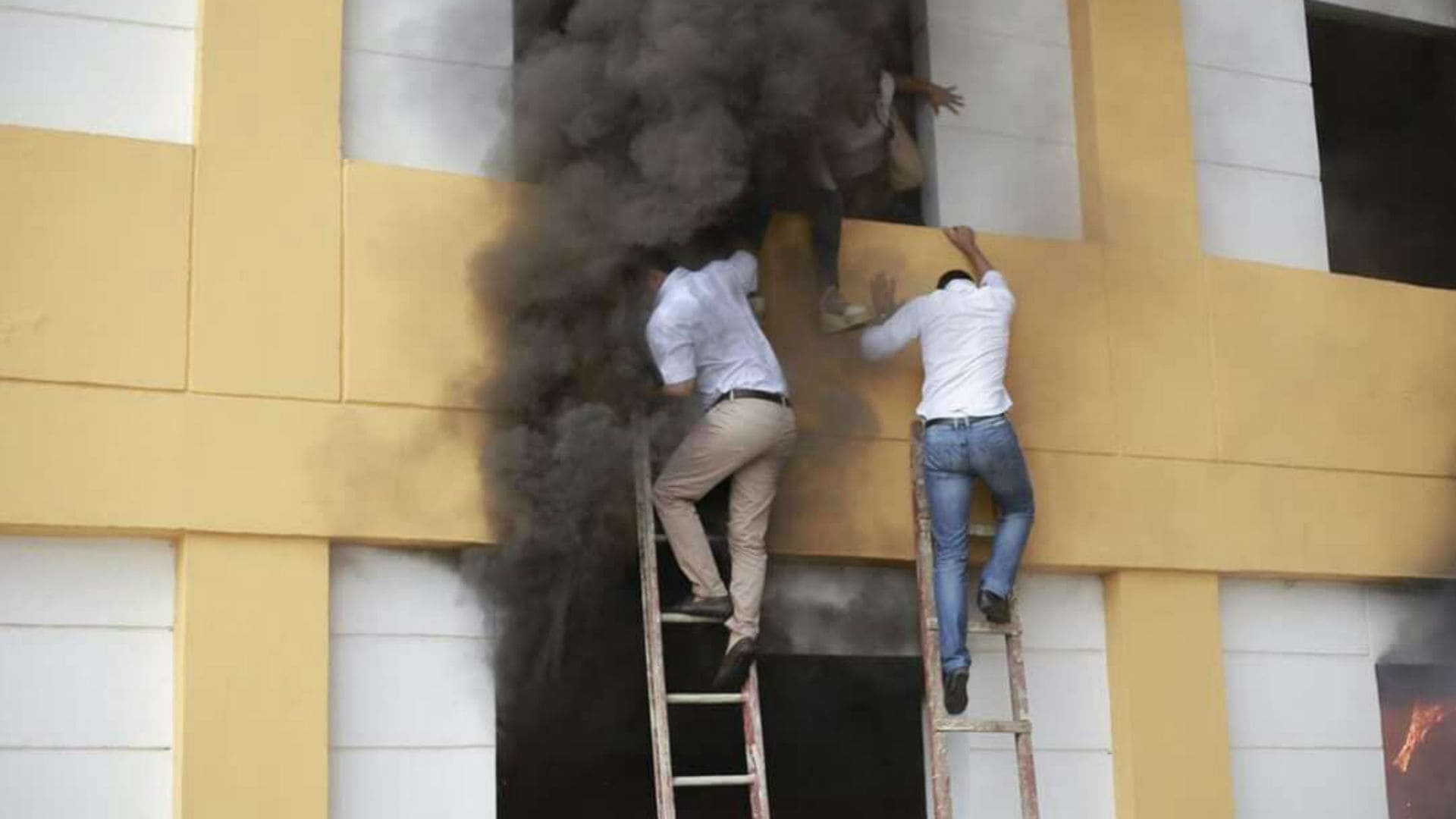 Más de 15 heridos por un incendio en una alcaldía en Colombia