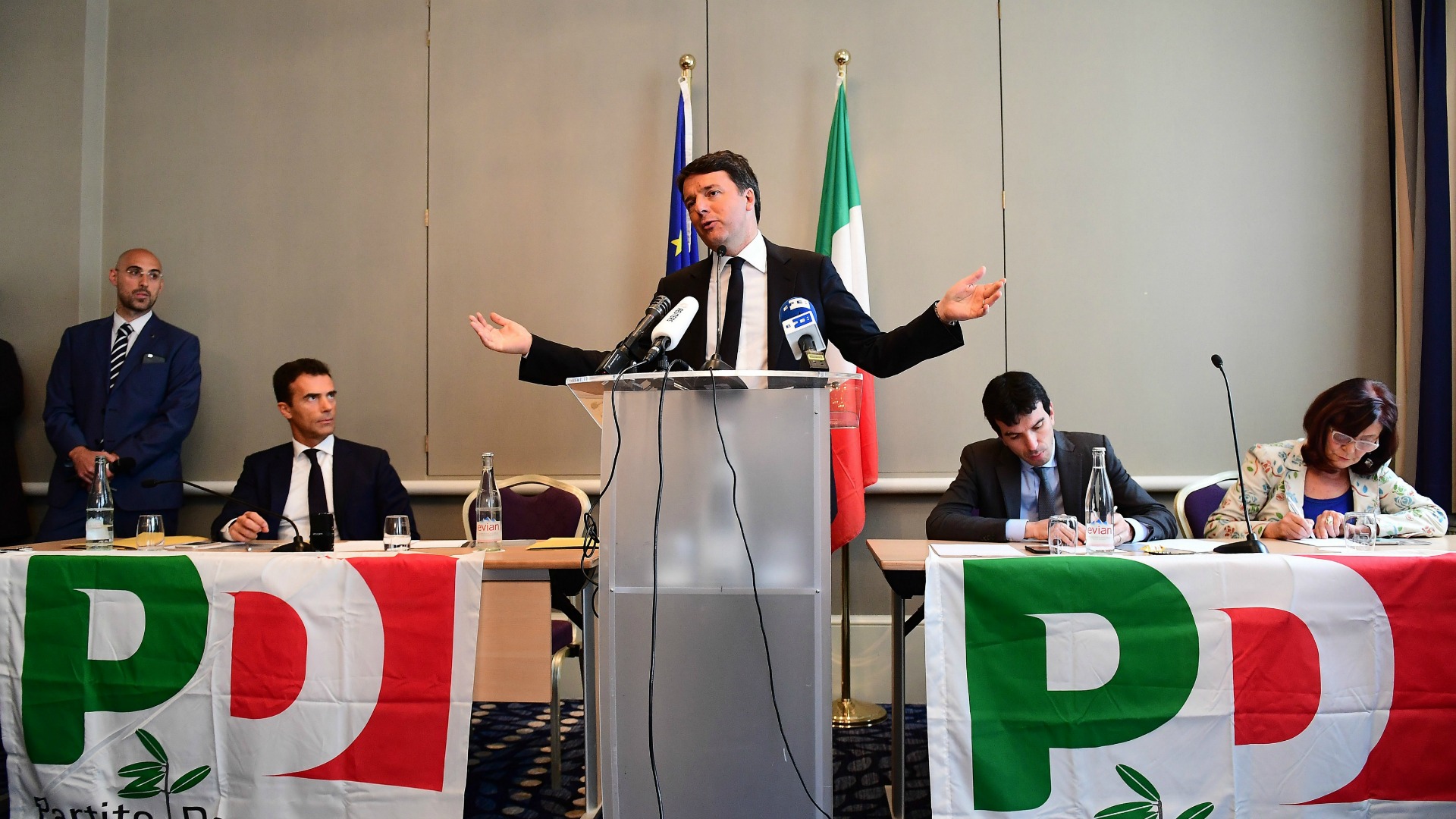 Matteo Renzi regresa a la carrera electoral tras vencer en las primarias del Partido Demócrata