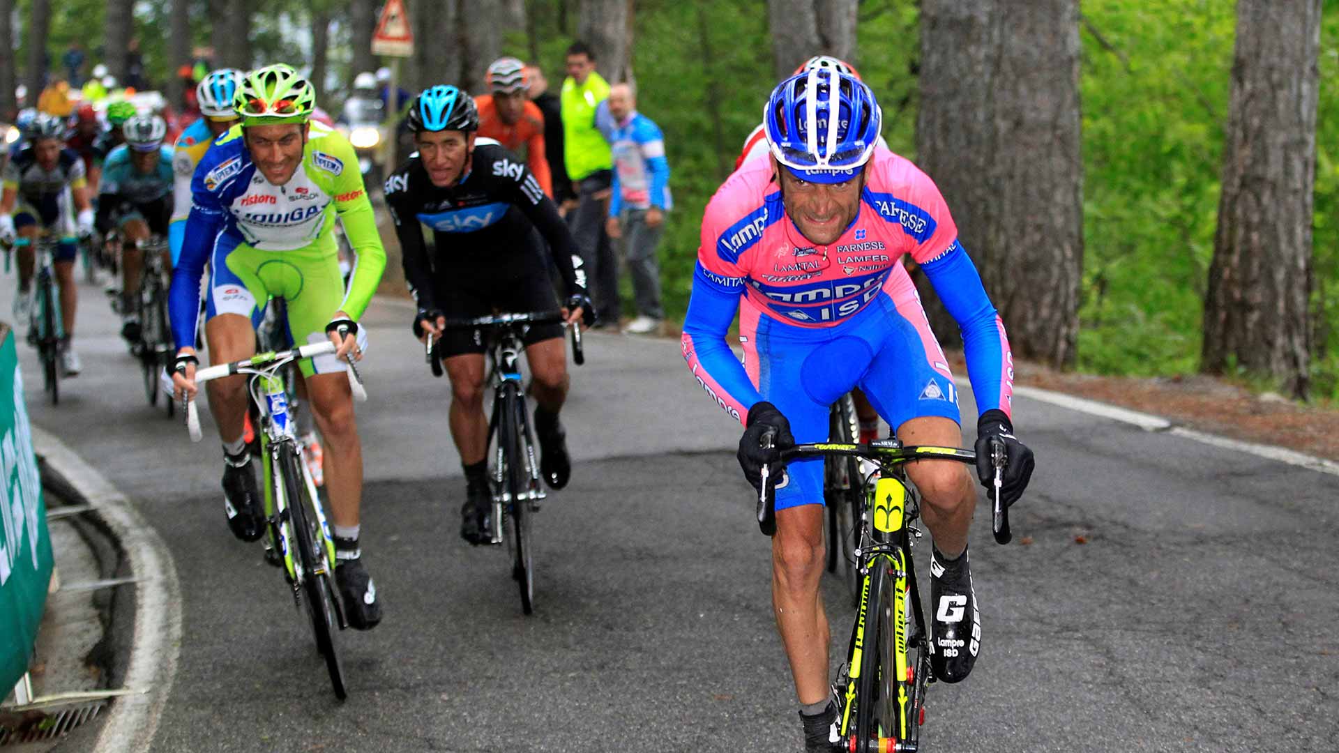 Michele Scarponi, ganador del Giro 2011, muere atropellado por una camioneta mientras entrenaba