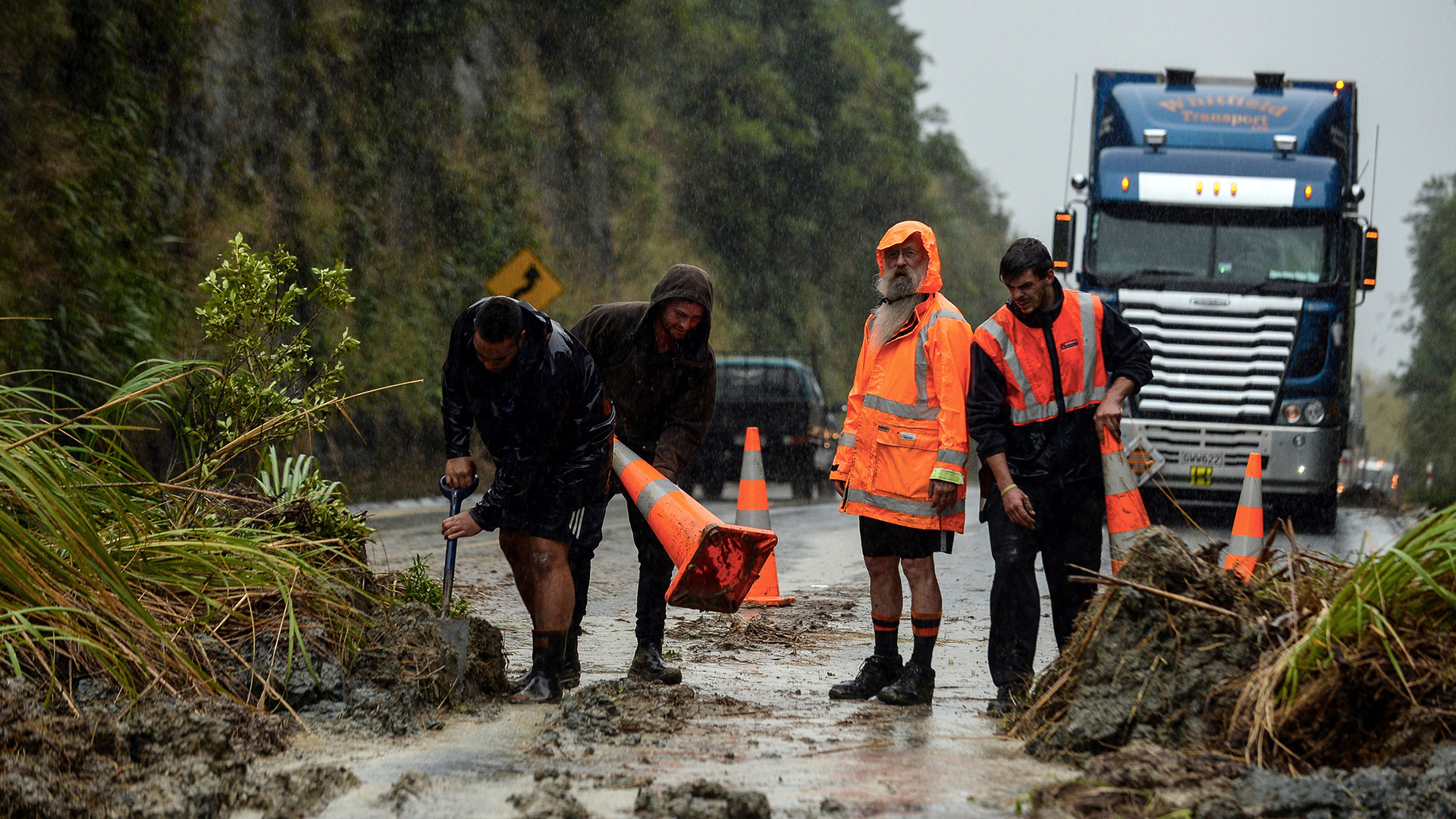Miles de evacuados en Nueva Zelanda por el envite del ciclón Debbie