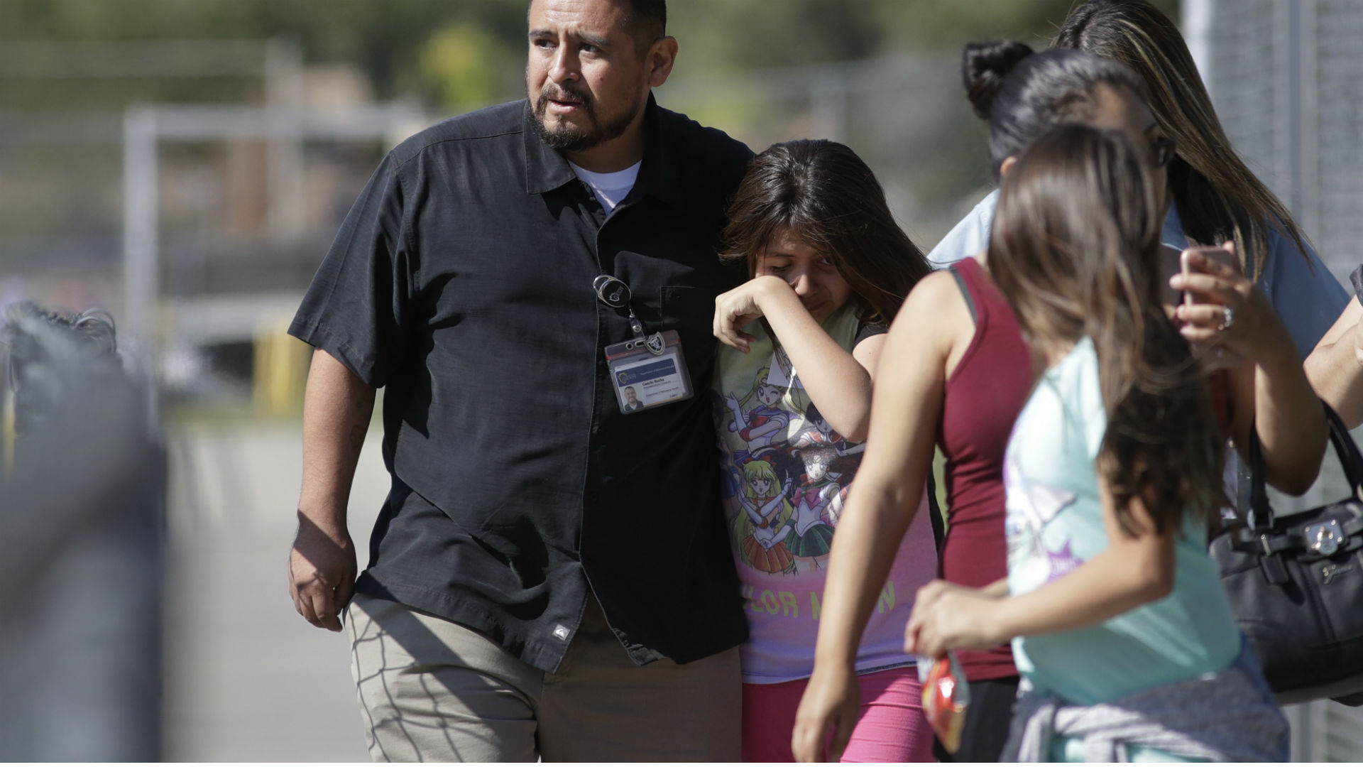 Muere uno de los niños heridos en el tiroteo en una escuela de California 1