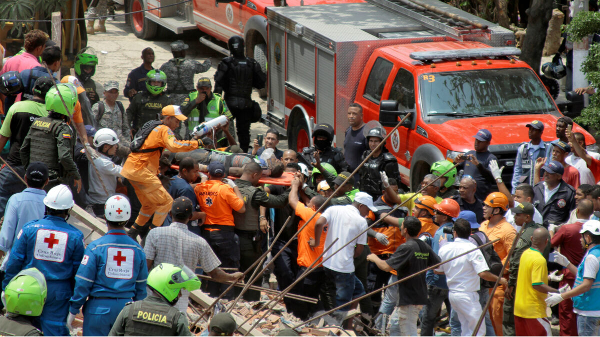 Mueren cinco personas al desplomarse un edificio en Cartagena de Indias