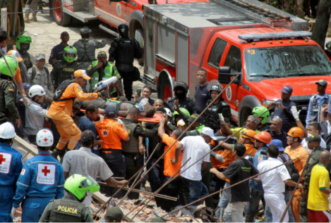 Mueren cinco personas al desplomarse un edificio en Cartagena de Indias