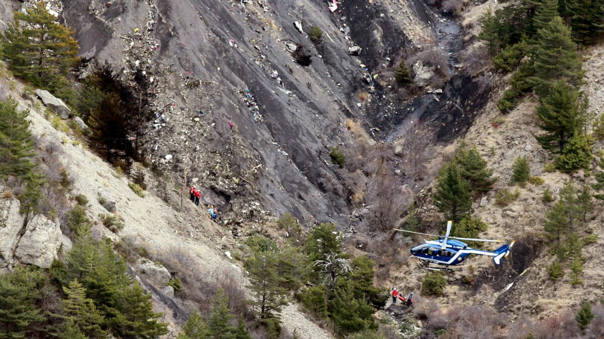 Mueren tres personas en Málaga en un accidente de avioneta