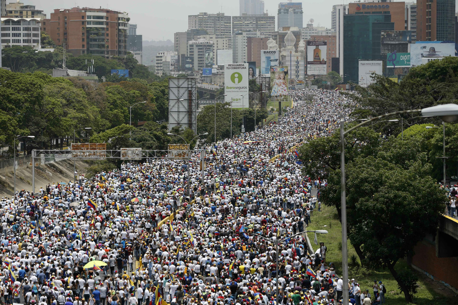 Oposición venezolana se prepara para la marcha "por los caídos"