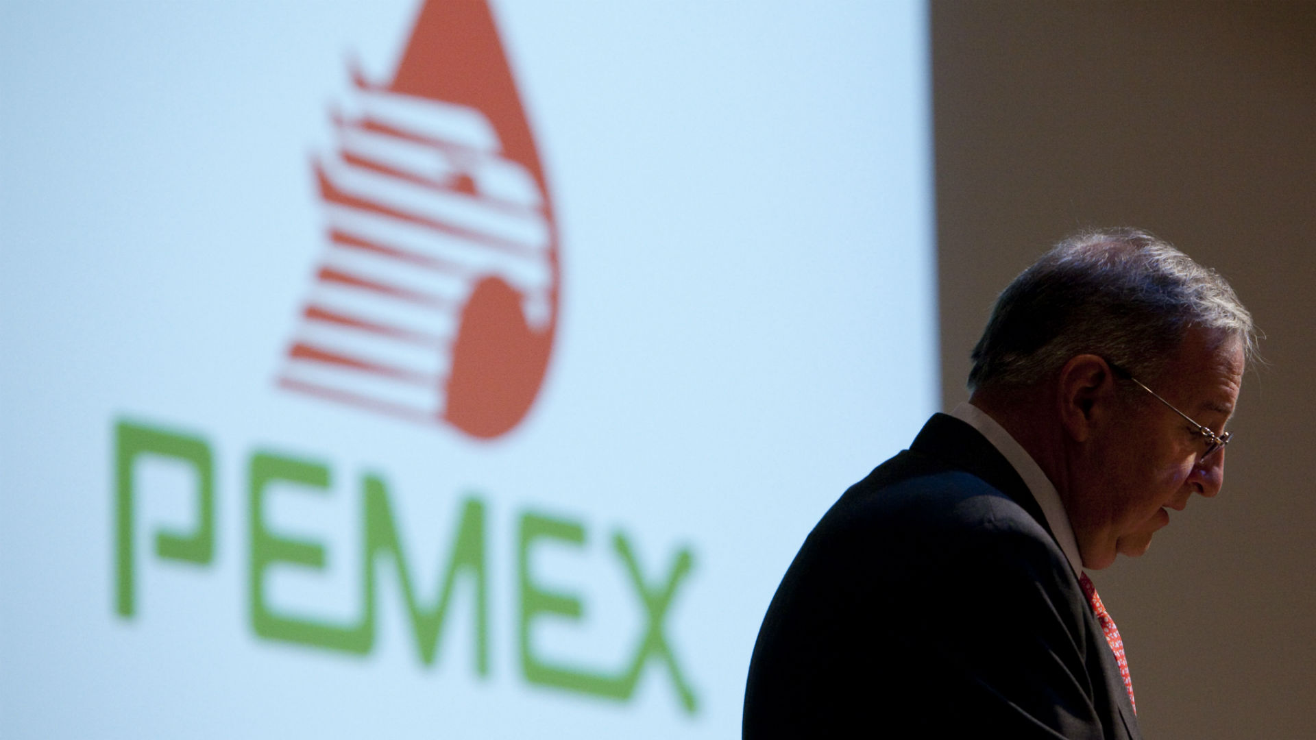 Pemex muestra a la luz pública sus contratos con Odebrecht