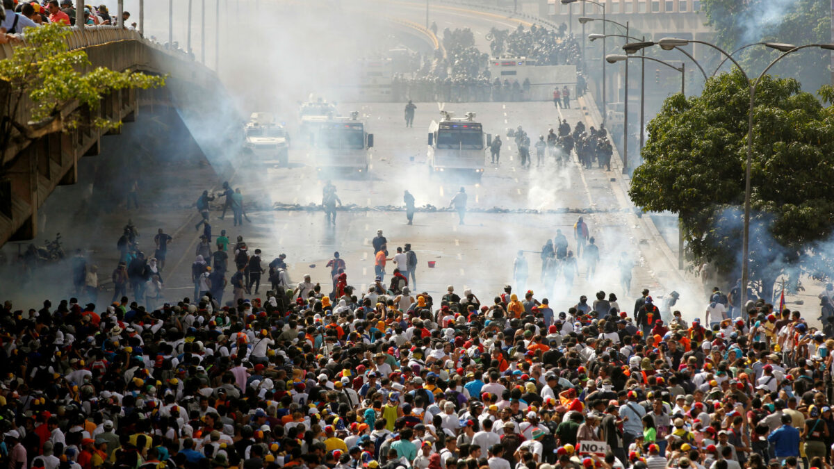 Un muerto, 19 heridos y varios detenidos en las protestas en Venezuela