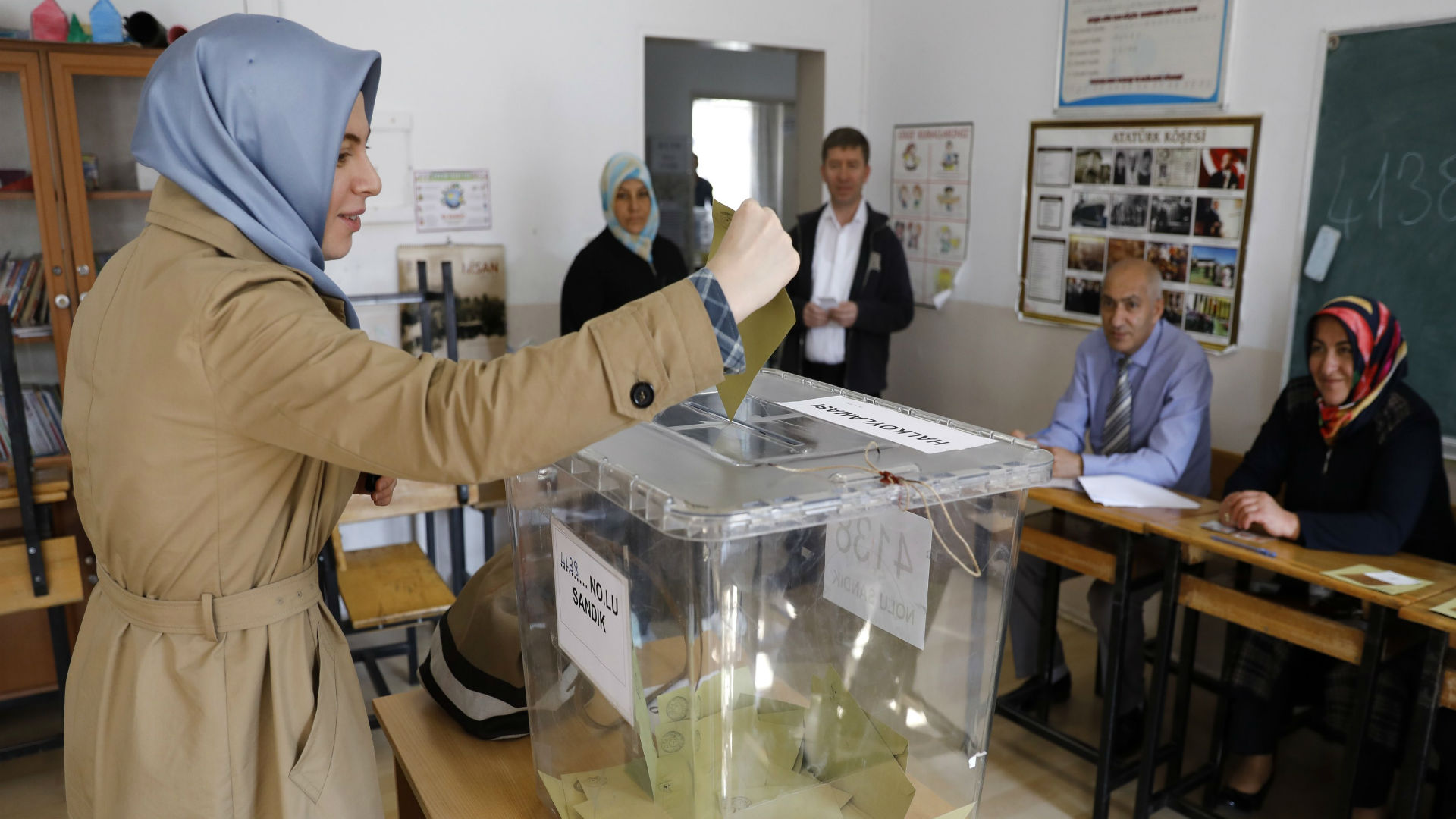 Turquía vota en un referéndum crucial sobre los poderes de Erdogan