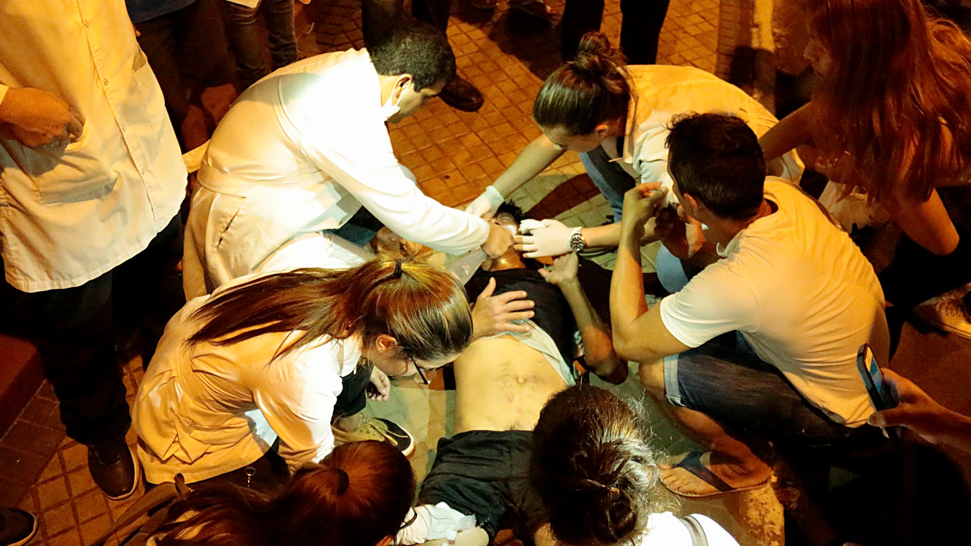 Un muerto en la sede del partido opositor durante disturbios en Asunción