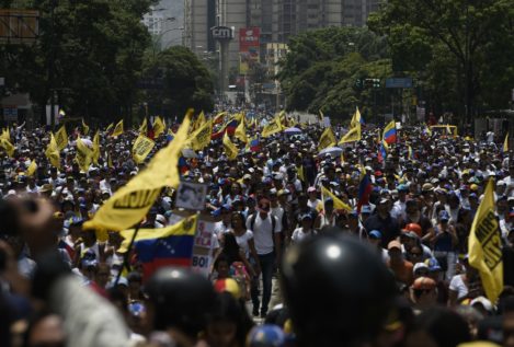 Un opositor herido de bala en las manifestaciones de Caracas