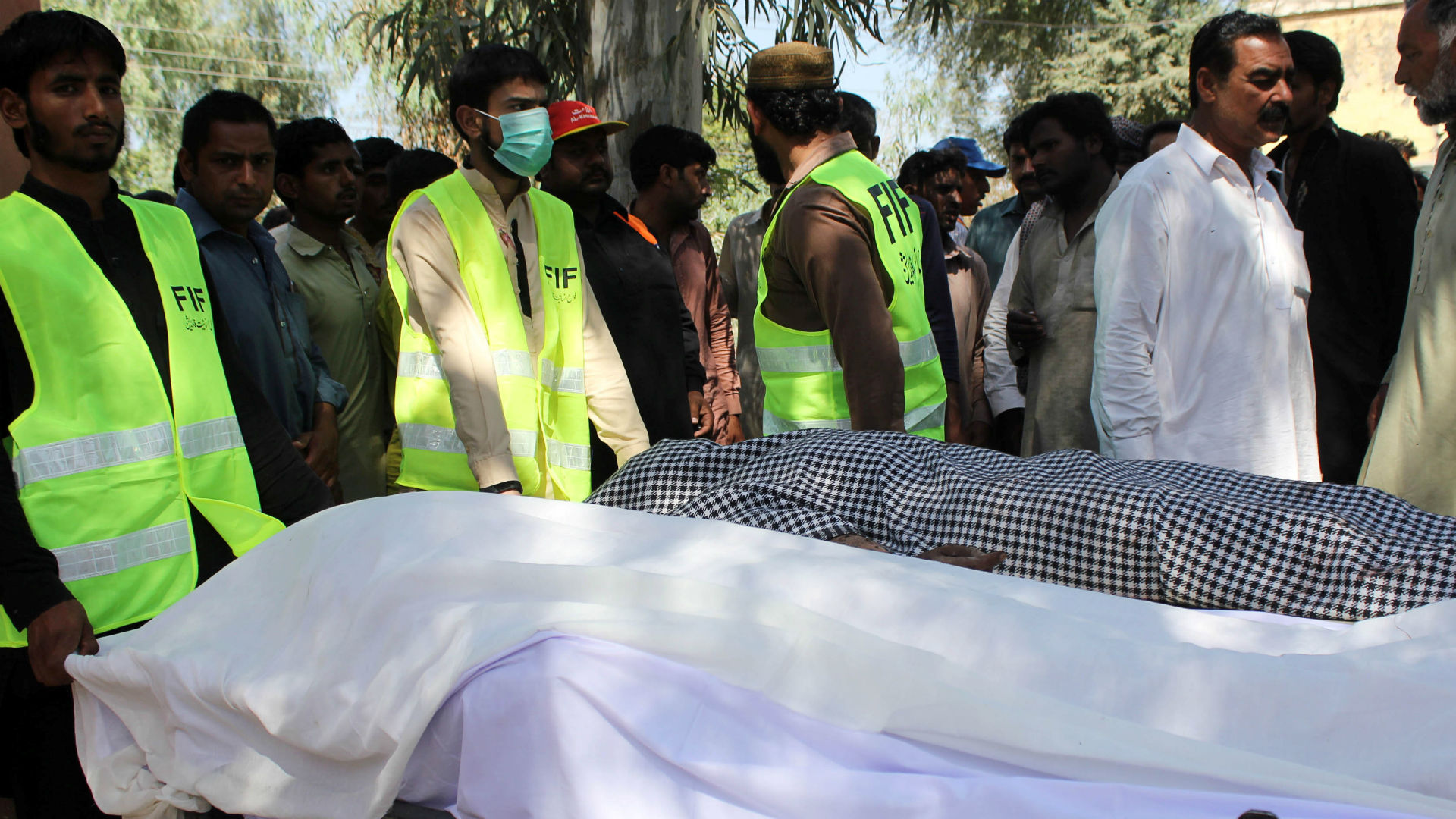 Unos 20 muertos en ataque contra un santuario sufí en Pakistán
