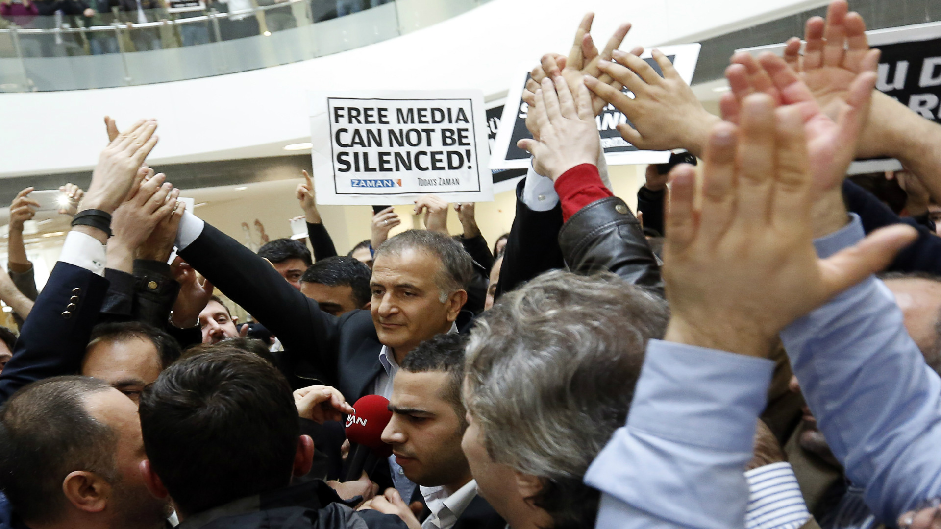 Amnistía Internacional pide la libertad para los más de 120 periodistas detenidos en Turquía