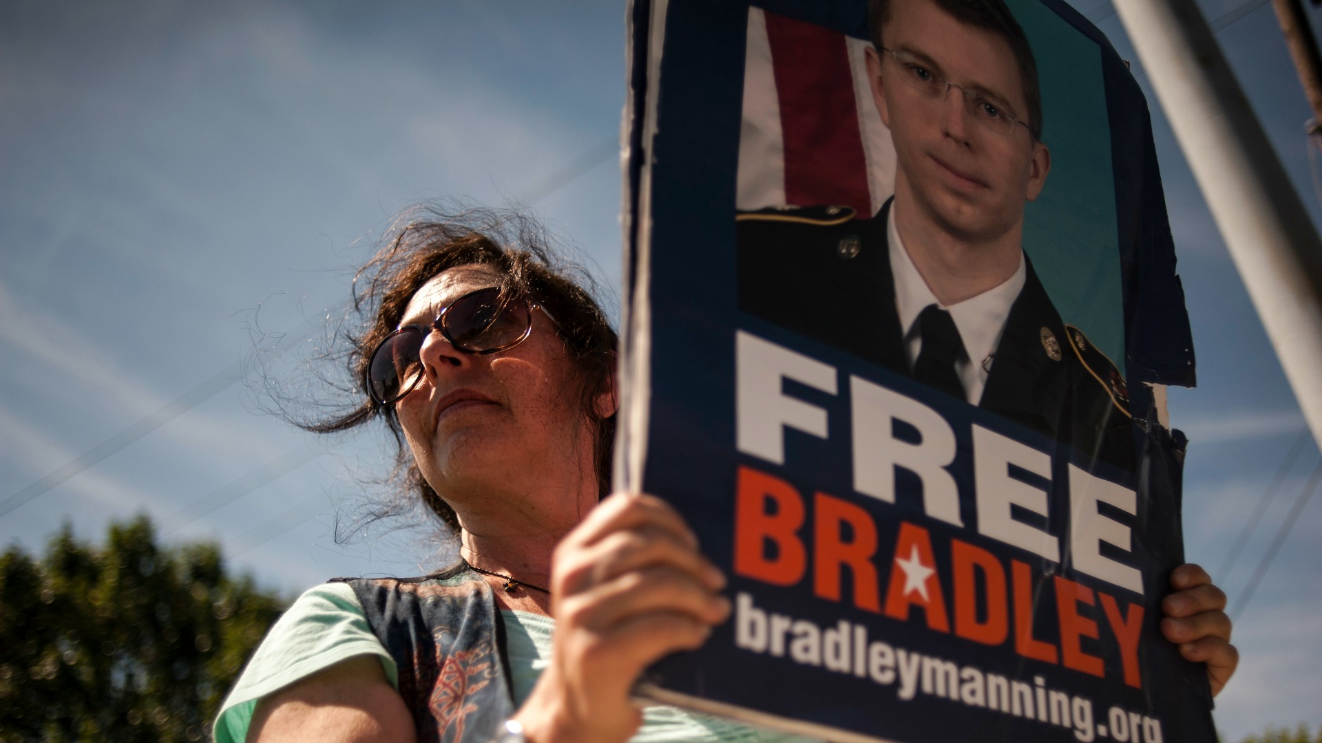 Chelsea Manning, la ex soldado que filtró documentos a Wikileaks, sale de prisión