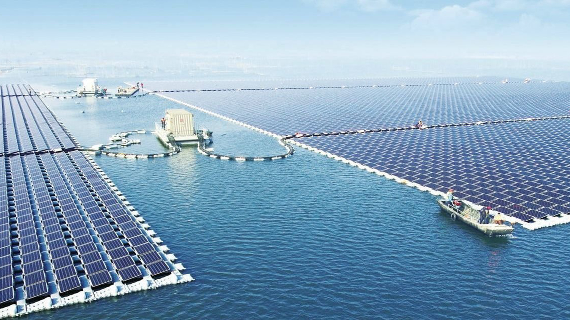China inaugura la mayor planta solar flotante del mundo