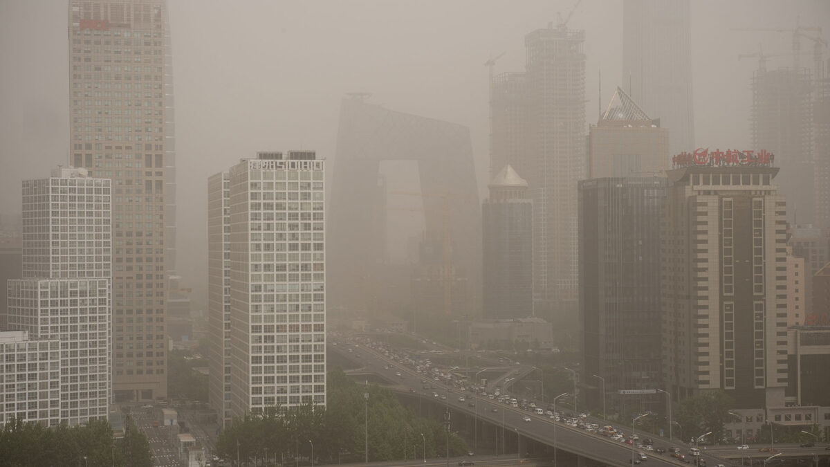 China se compromete a «defender» junto a Macron el Acuerdo de París sobre el clima