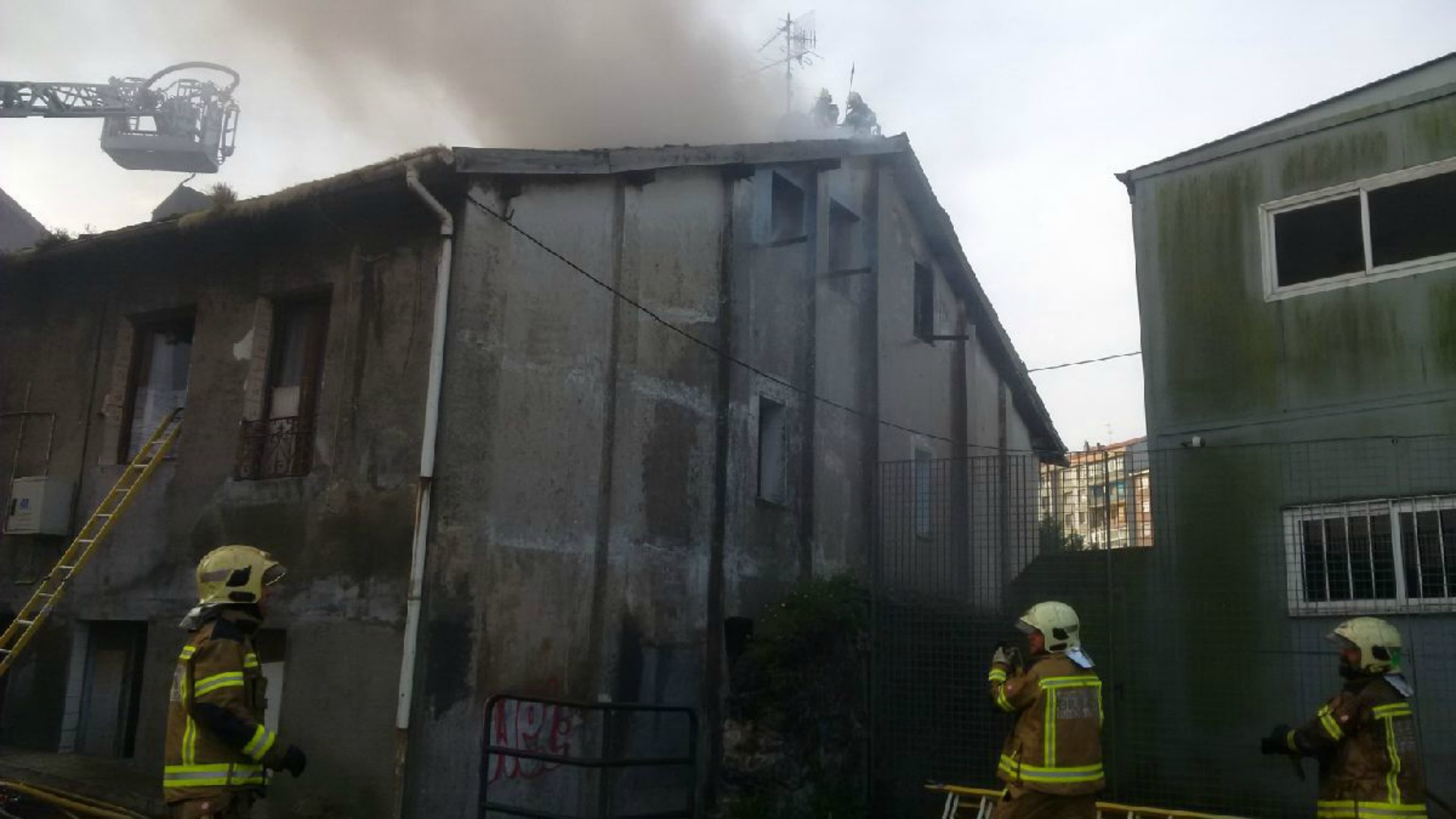 Cuatro muertos en un incendio en un edificio de viviendas de Bilbao