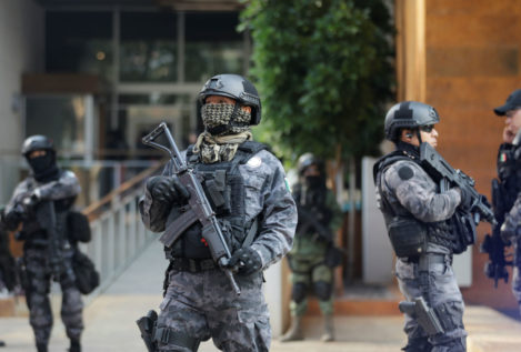 Descubren a 20 personas infiltradas en la policía de México